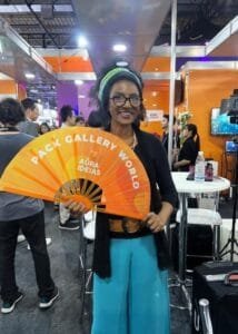 Leia mais sobre o artigo Leques Personalizados para Feiras e Eventos Corporativos: Estilo e Conforto para o Seu Público!